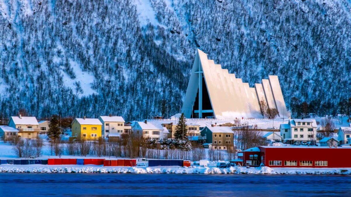 Tromsø Cruise Port Guide (2025): Northern Lights, Arctic Cathedral & Tours