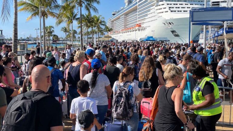 crowded cruise port