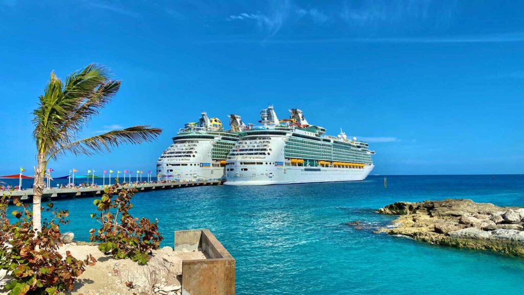 crowded cruise ports