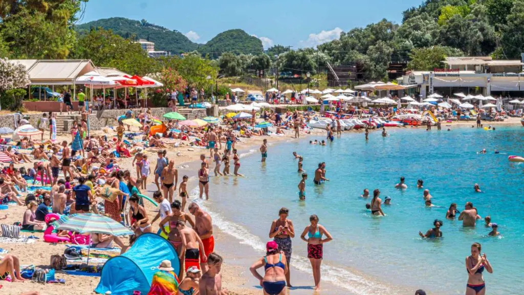 crowded cruise ports