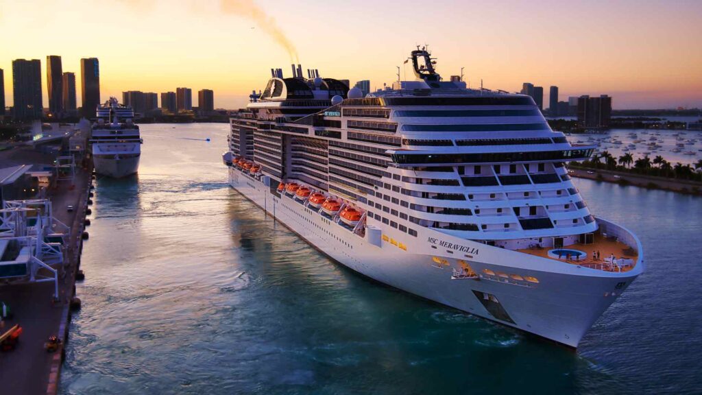 crowded cruise ports