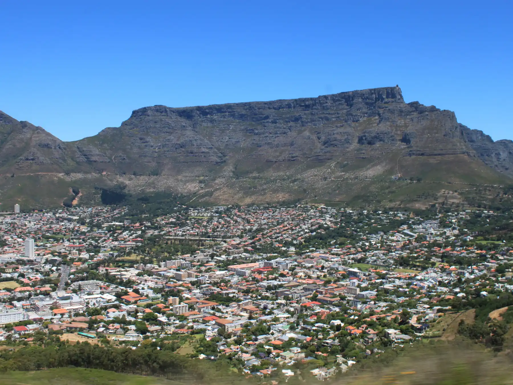Aerial view of Cape Town's cityscape and iconic Table Mountain.