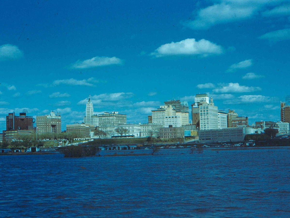 Memphis skyline beside the Mississippi River