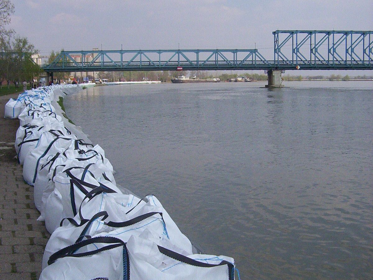 Anti-flooding barrier at the banks of Danube river, Novi Sad, Serbia 20060408, Novi Sad