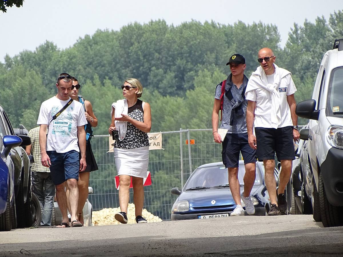 Pedestrians along Danube - Ruse - Bulgaria (41211775570), Ruse
