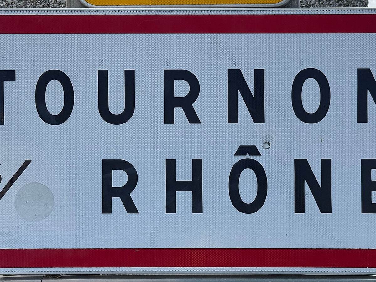 Panneau Entrée Tournon Rhône Pont Gustave Toursier - Tournon-sur-Rhône (FR07) - 2026-05-16 - 1, Tournon Tain