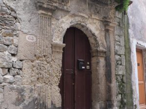 Featured image for Viviers River Cruise Port: Medieval Lanes and Cathedral Hill