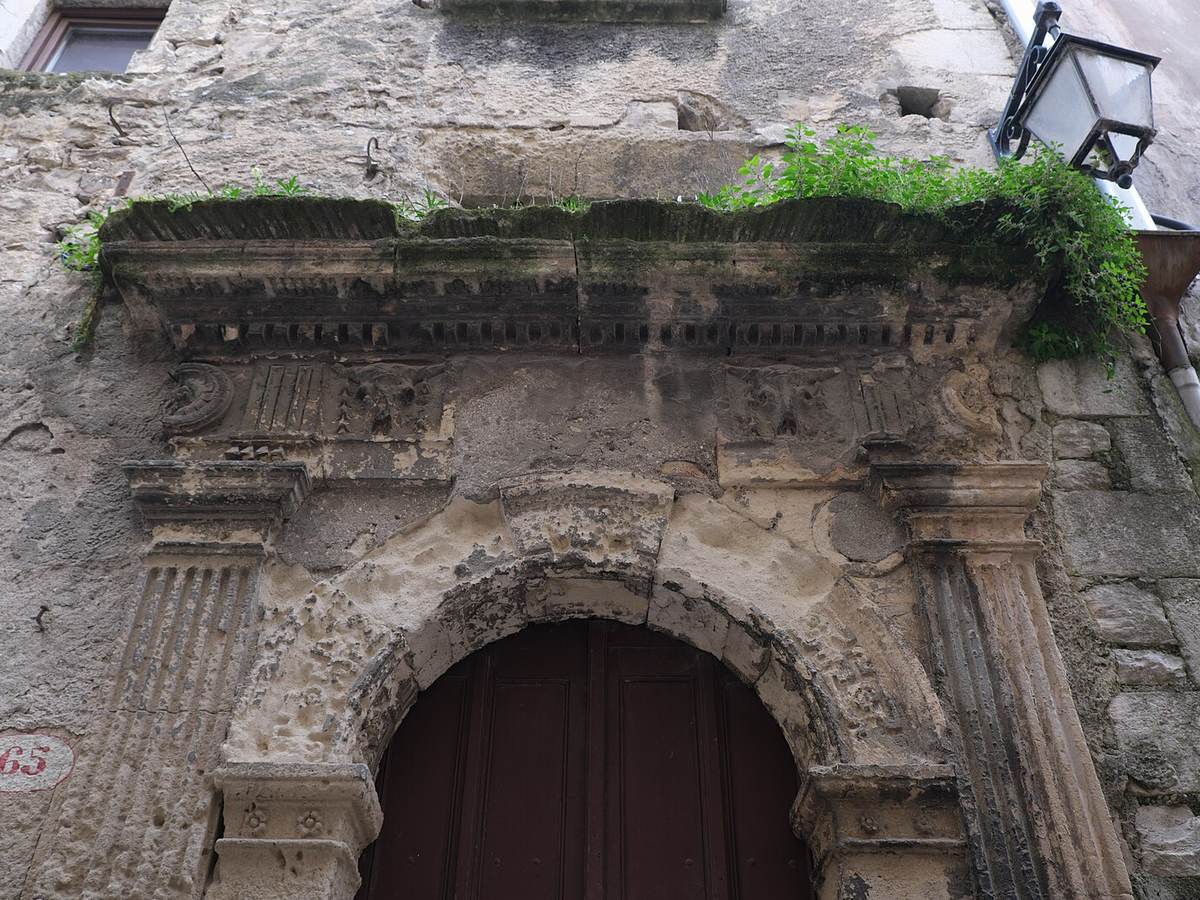 Viviers (07) Grande Rue Portail 406, Viviers