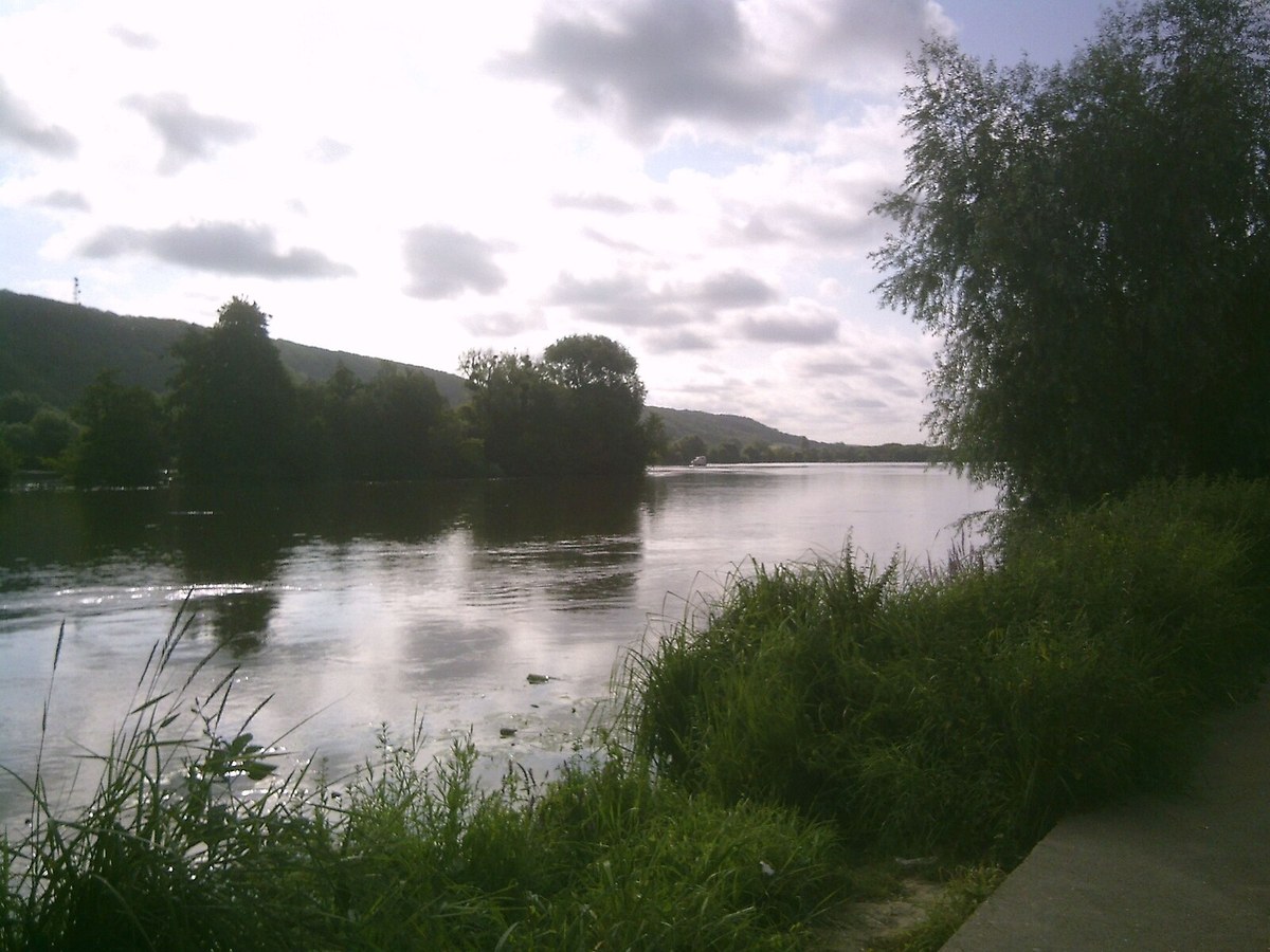 Berge ombragé de la seine à Vernon dans l'Eure, Vernon
