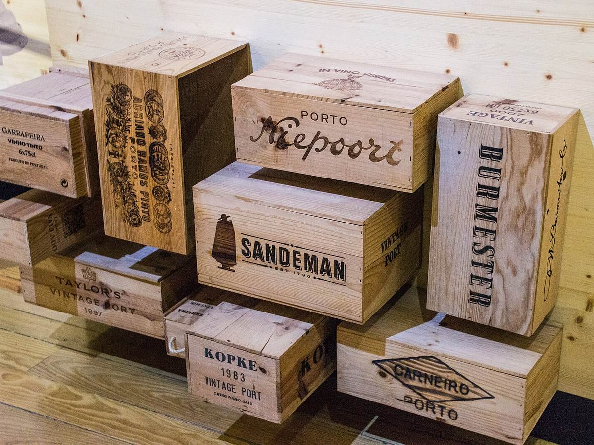 Branded Cases of Port (46728043204), Regua