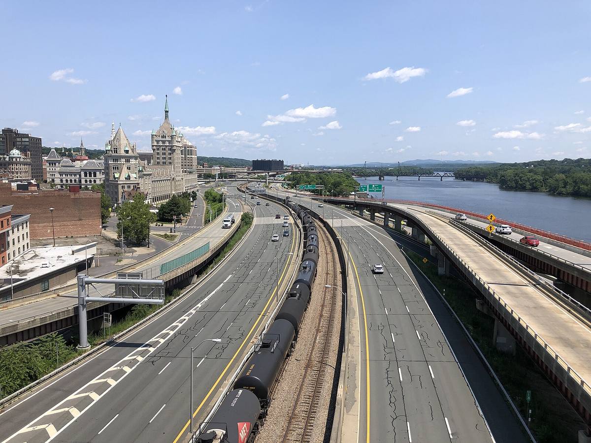 2024-07-14 12 09 09 View north along Interstate 787 (Riverfront Route) from the overpass for the ramp to Empire Plaza in Albany, Albany County, New York, Hudson