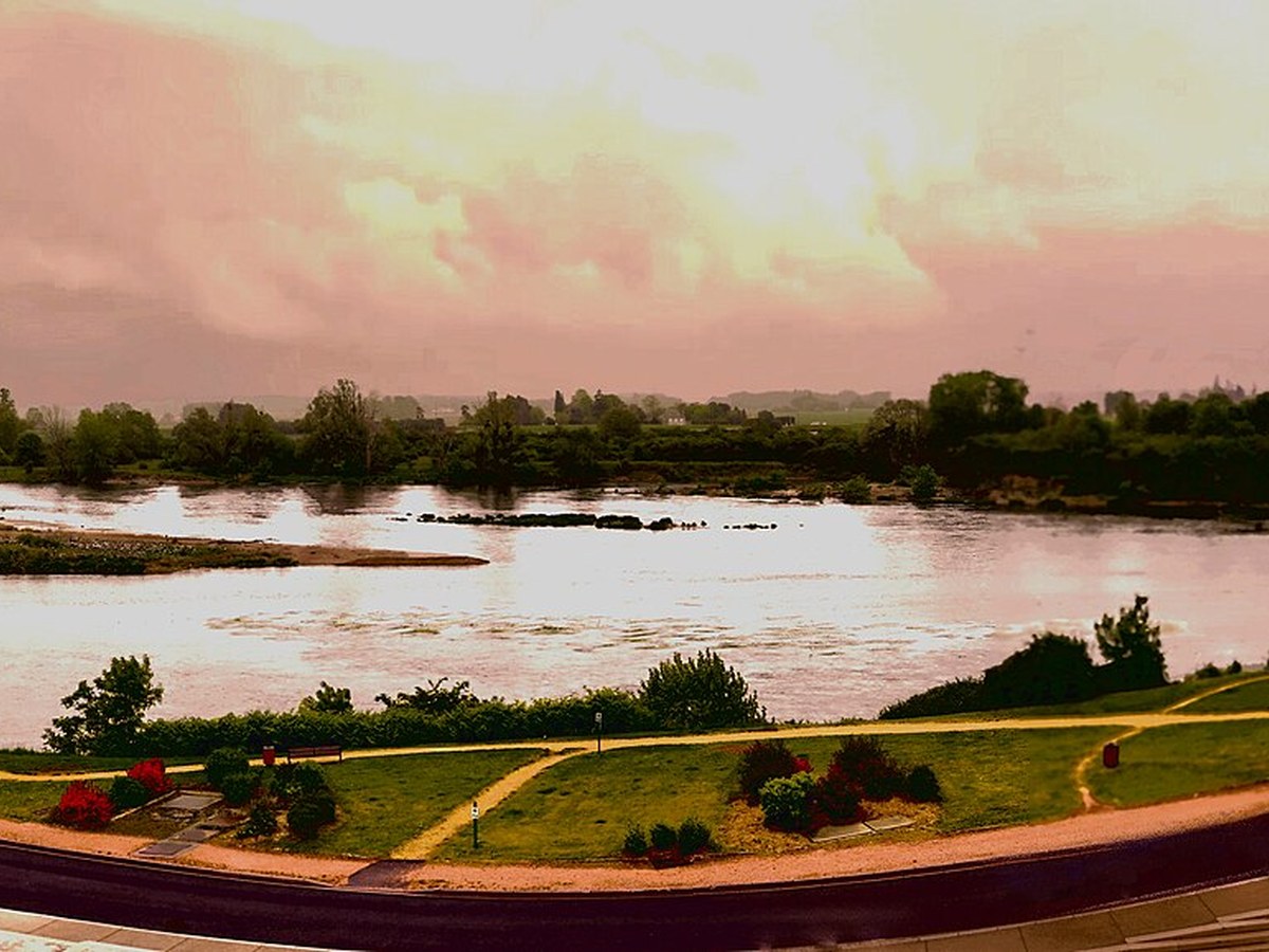 Panorama of the river (46936928685), Loire