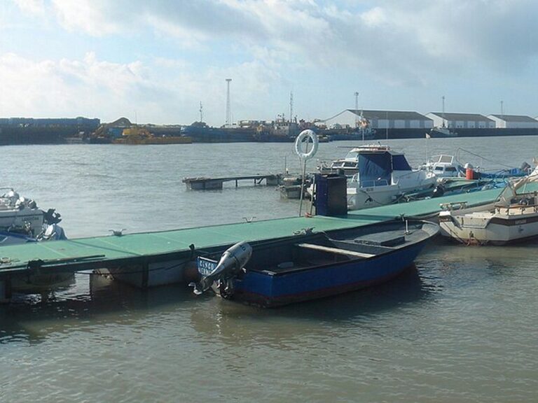 Pontoon and small boats on the Guadalete River in El Puerto de Santa María