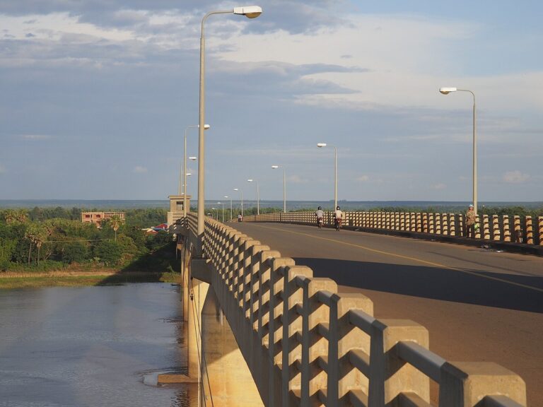 Tonle Sap Lake River Cruise Port: Cambodia’s Floating World Between Phnom Penh and Siem Reap