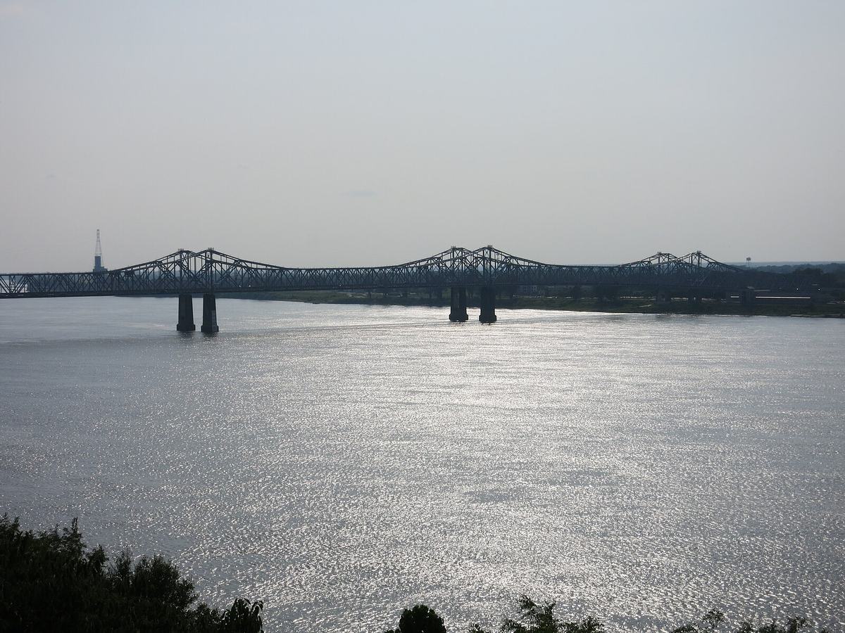 Mississippi River viewed from the bluff at Natchez
