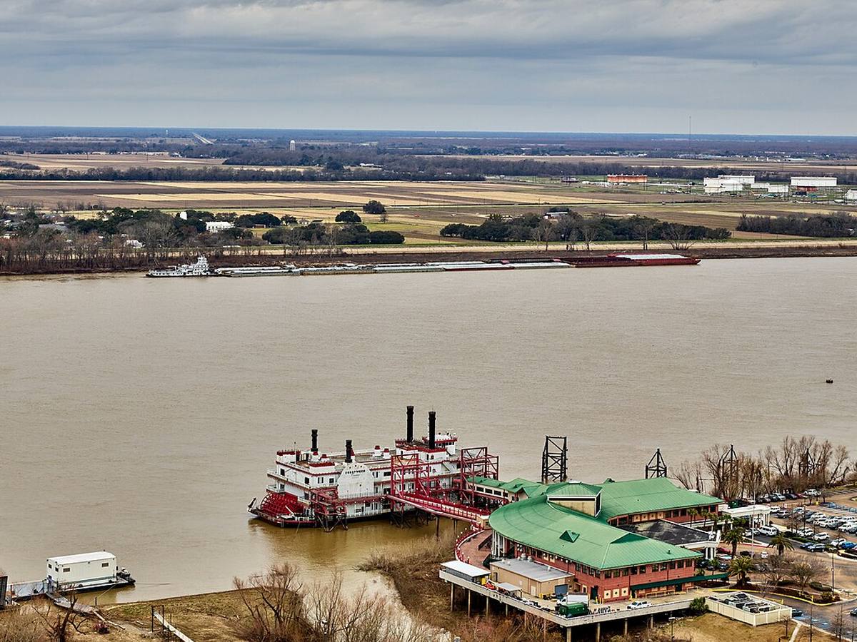 Mississippi River at Baton Rouge - View from the 27th-floor observation deck of the Louisiana State Capitol Feb 2021 in Baton Rouge