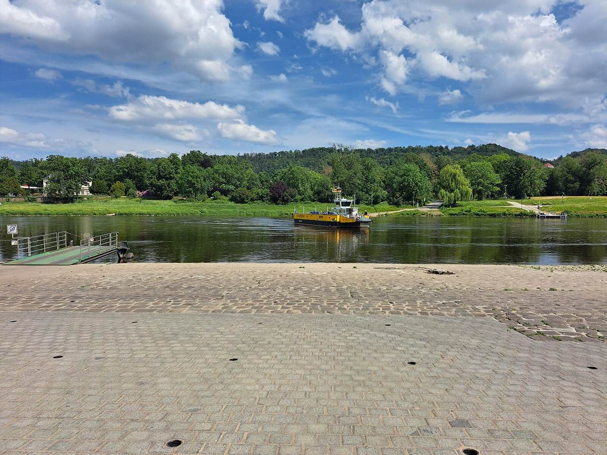 20240521.Pillnitz Kleinzschachwitz Ferry.-01, Dresden
