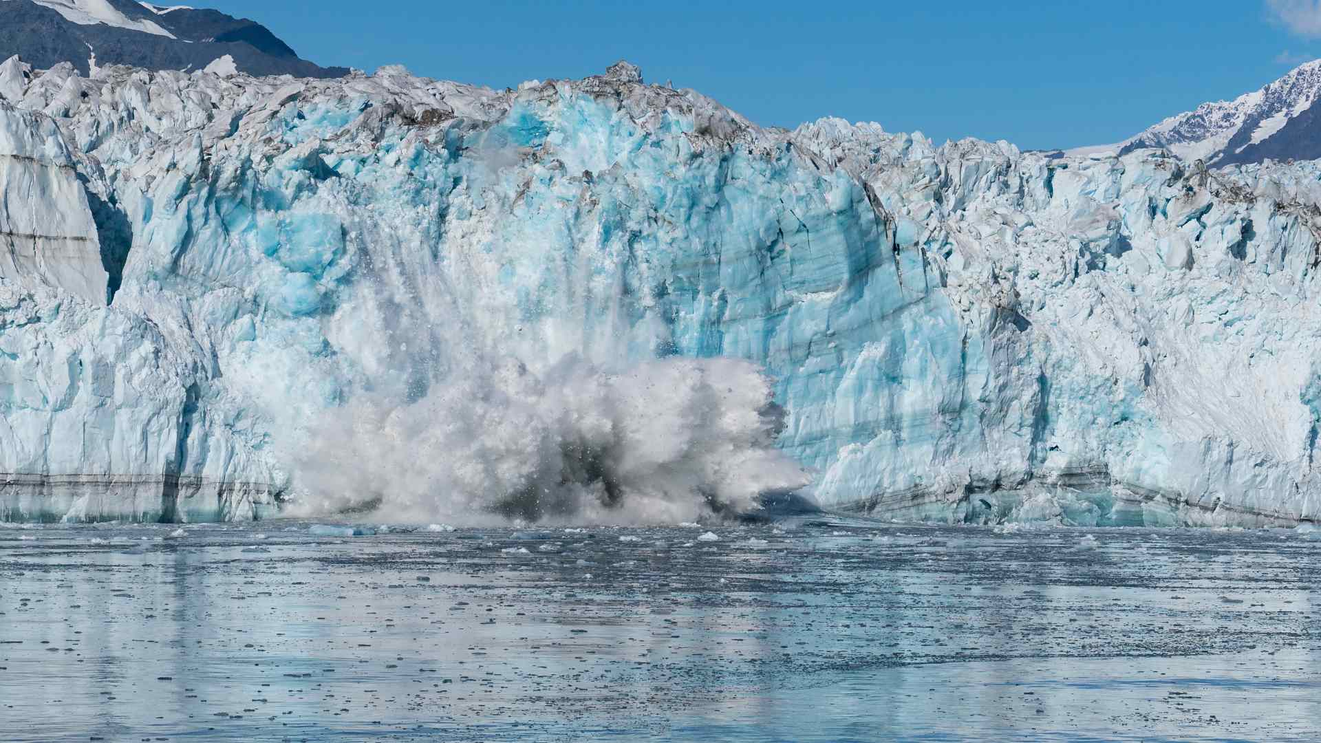 Ice calving from the face of Hubbard Glacier