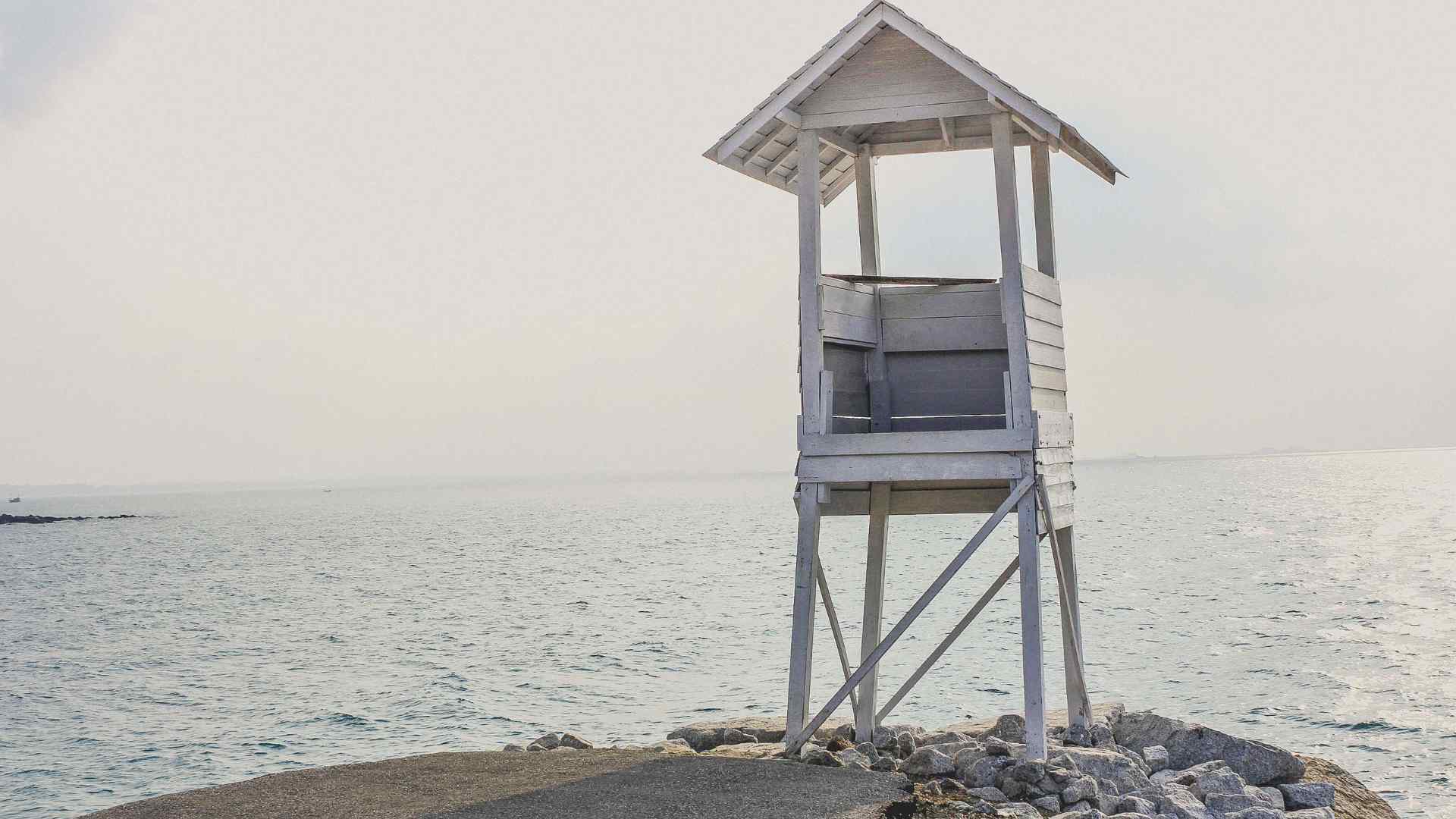 Lifeguard tower beside a hazy beach near Laem Chabang