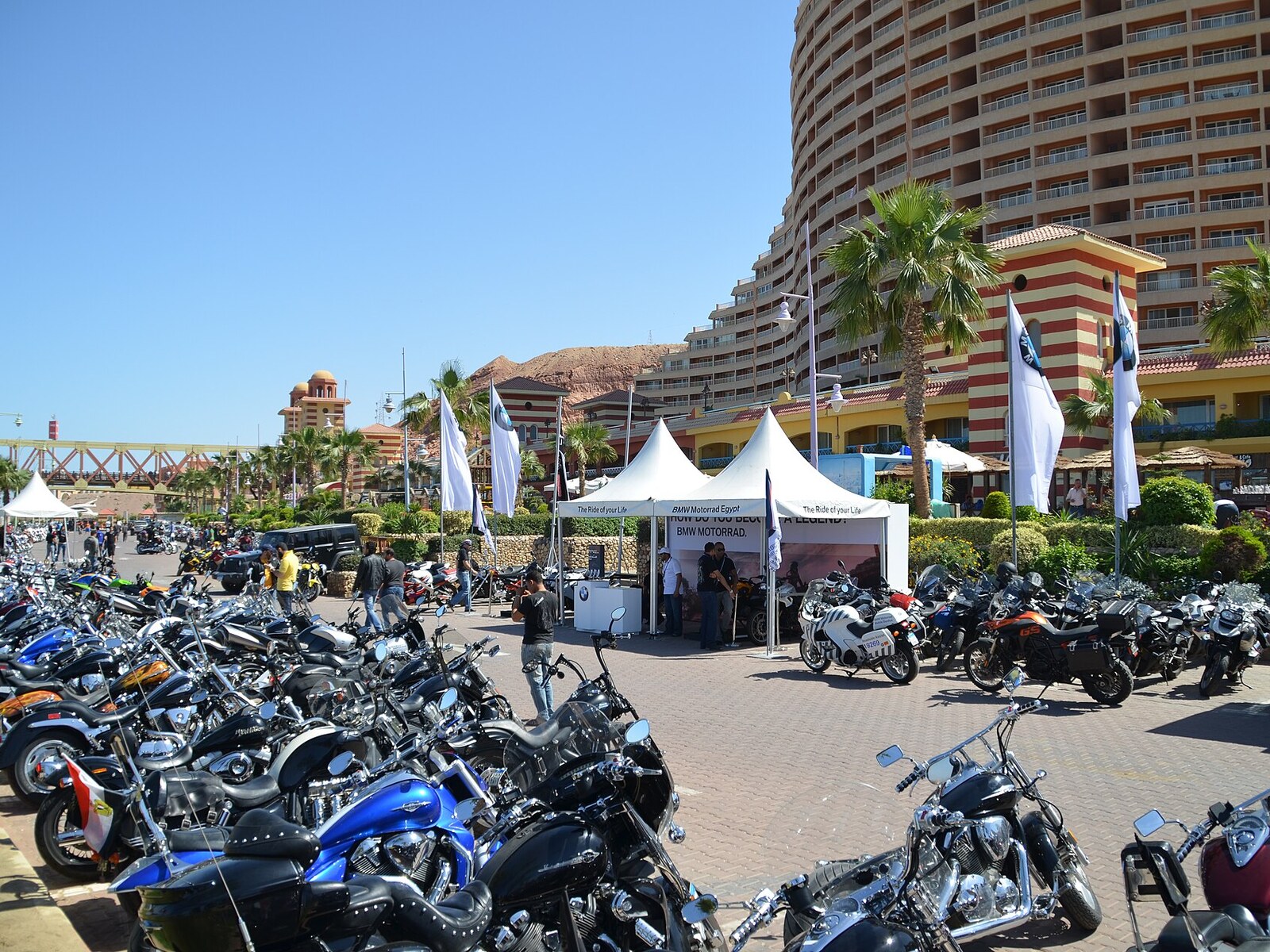 Sunny resort promenade beneath desert mountains in Ain Sokhna, Egypt