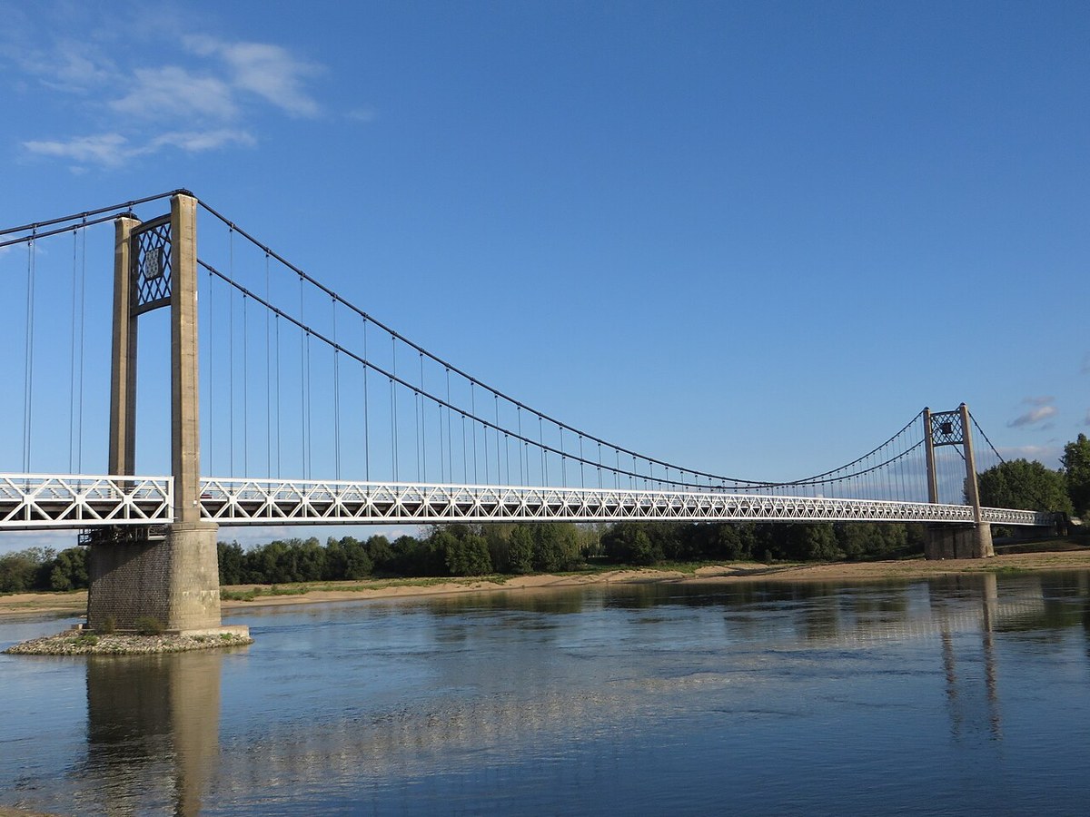 Bretagne-Anjou suspension bridge crossing the Loire at Ancenis