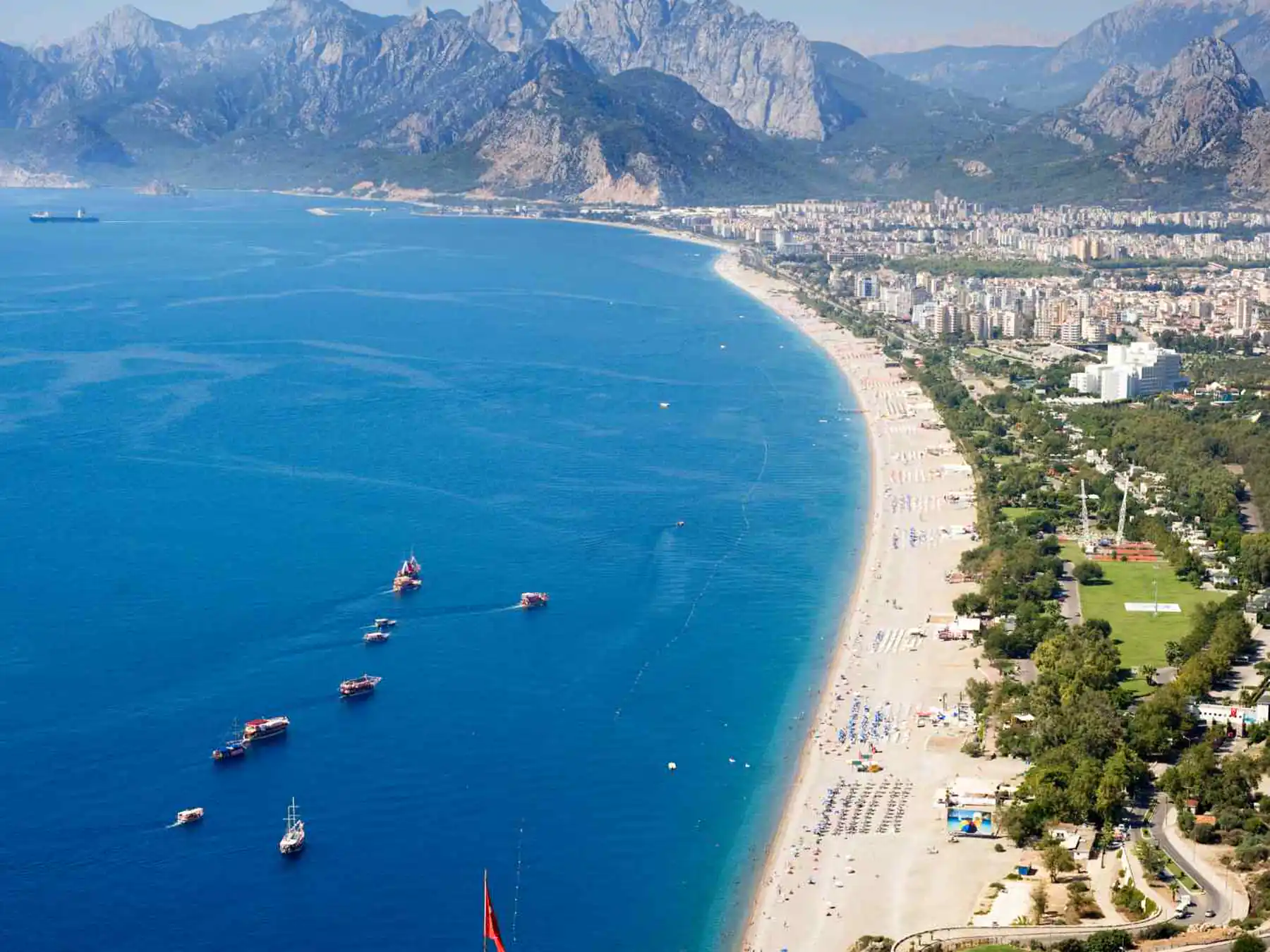 Konyaalti Beach and mountains along the Antalya coast.