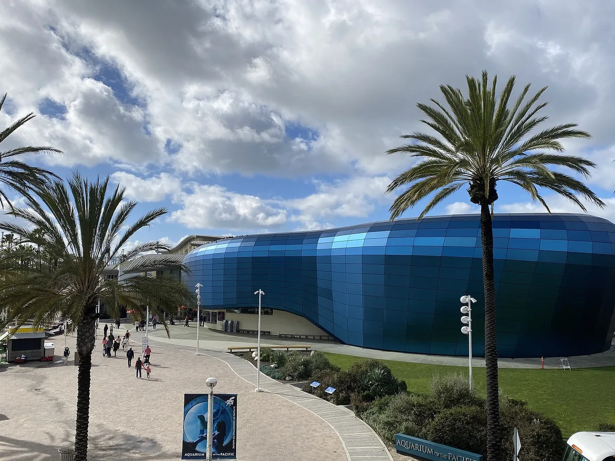 Blue exterior of the Aquarium of the Pacific in Long Beach