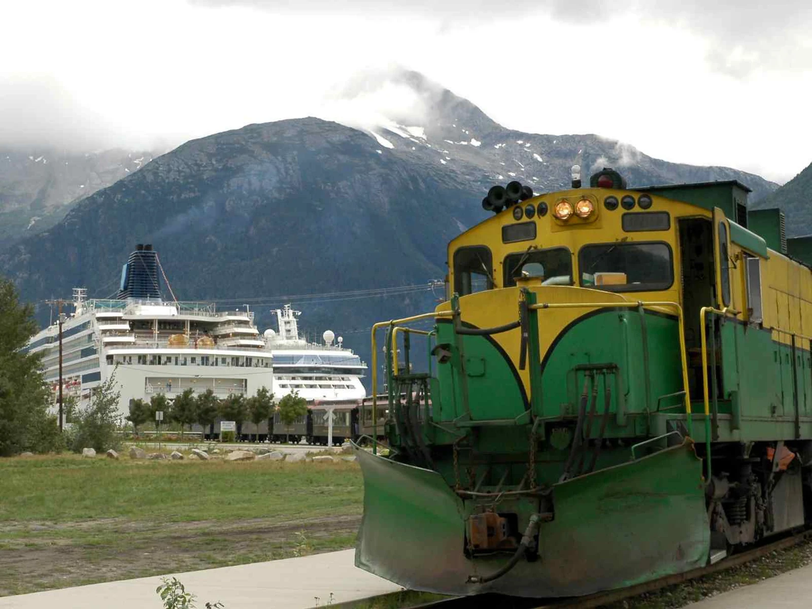White Pass train near a cruise ship in Skagway