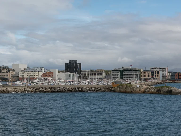 Bodø Cruise Port: City Walks, Aviation and Saltstraumen