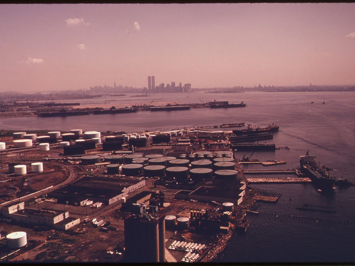 Cape Liberty, Bayonne: BAYONNE, NEW JERSEY, ON UPPER NEW YORK BAY WITH THE MANHATTAN SKYLINE IN THE BACKGROUND. LANDS ADJACENT TO THE BIGHT... - NARA - 555724