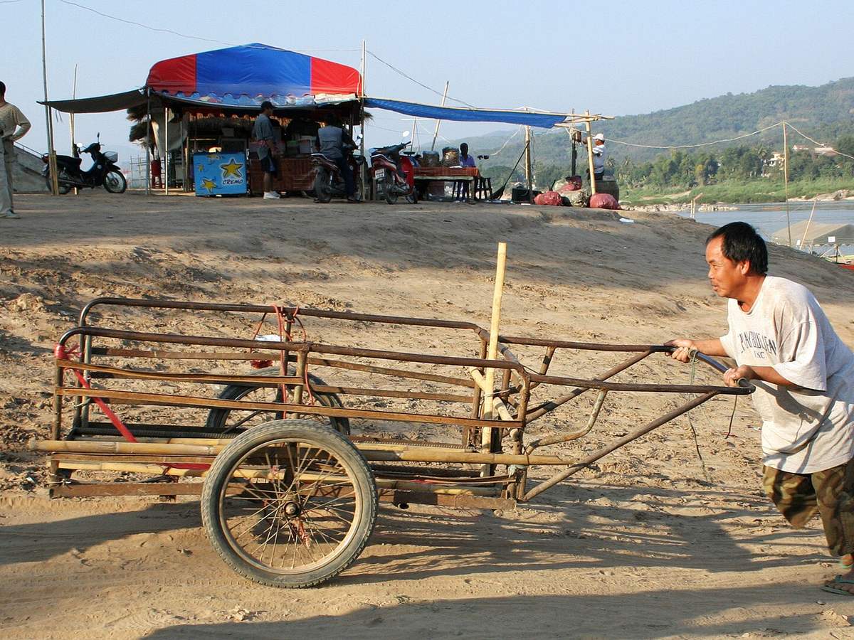 Chiang Khong-14-Gepaecktransport-gje at Chiang Khong, Thailand