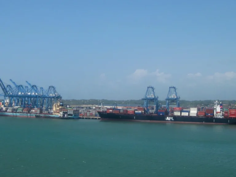 Colón Cruise Port: Terminals, Canal Locks and Caribbean Days