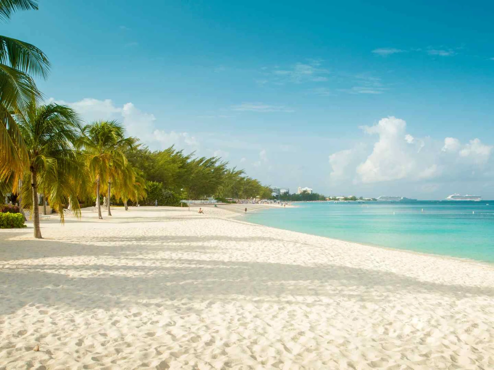 Quiet white sand beach and turquoise sea in Grand Cayman