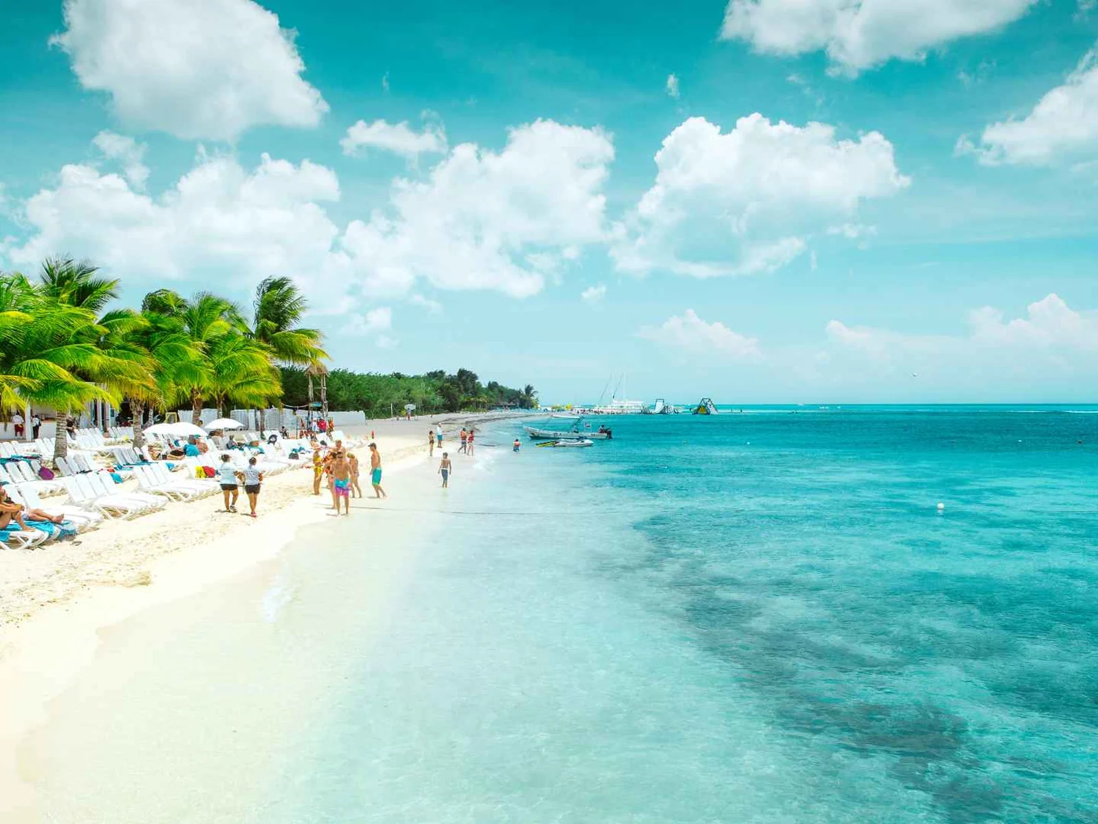 White sand beach and clear turquoise water in Cozumel