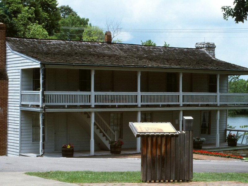 Historic Dover Hotel beside the Cumberland River in Dover Tennessee