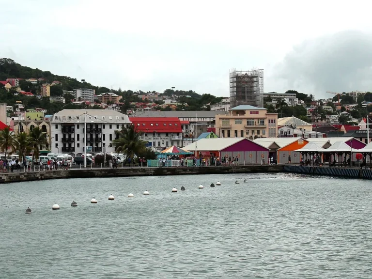Fort-de-France Cruise Port: Terminals, Ferries and Island Days