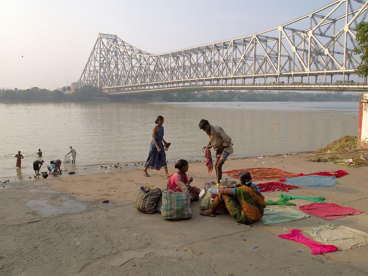 Howrah Bridge spanning the Hooghly River in Kolkata