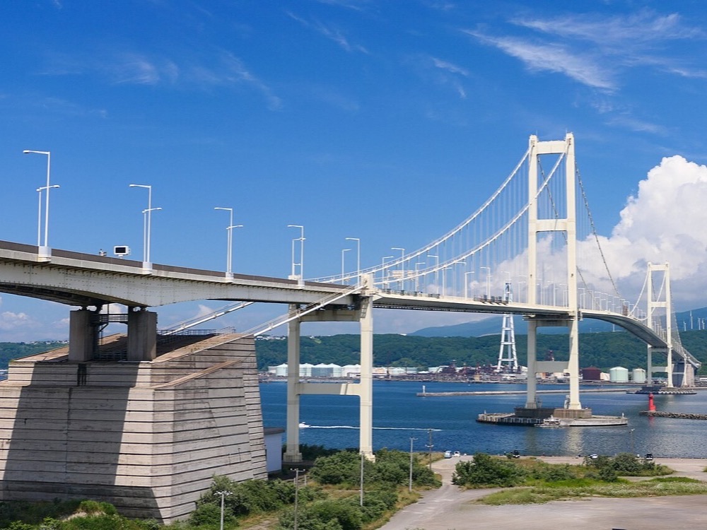 White Hakucho suspension bridge spanning Muroran Port