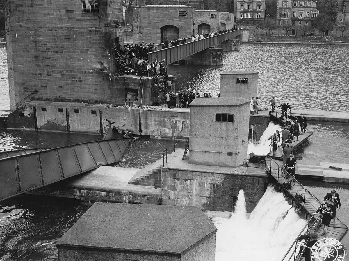 SC 335295 - Showing none of the usual sentiment for the Fatherland, the crumbling German Wehrmacht with characteristic thoroughness destroyed the bridges over the Neckar River conn