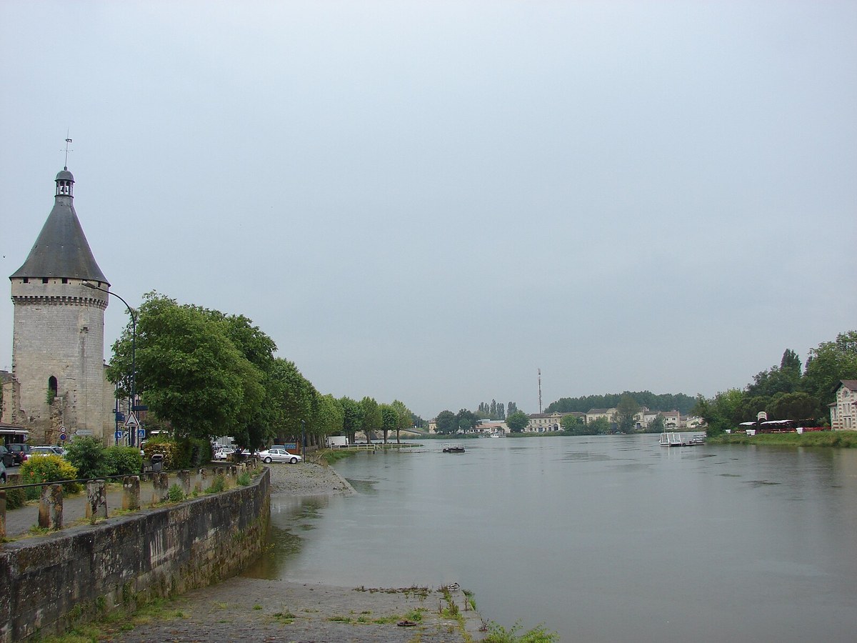 Tour du Gr Port, L`Isle, Libourne, Aquitaine, France - panoramio in Libourne, France