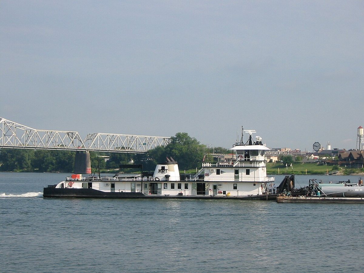 Towboat Magnolia passing Louisville on the Ohio River