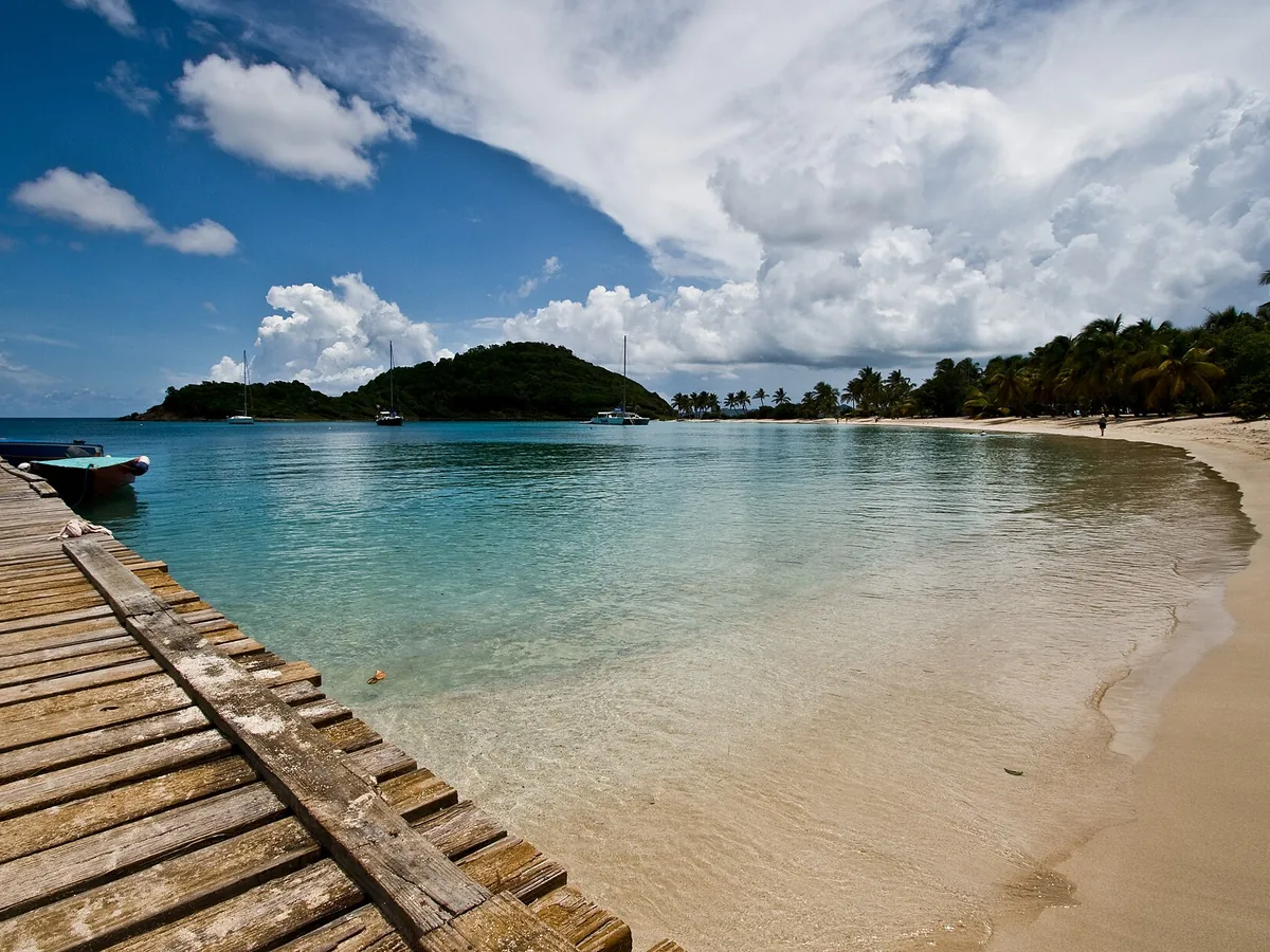 View of Mayreau cruise port and waterfront