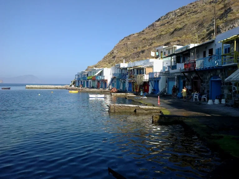 Milos Cruise Port: Adamas Tenders, Sarakiniko and Island Routes