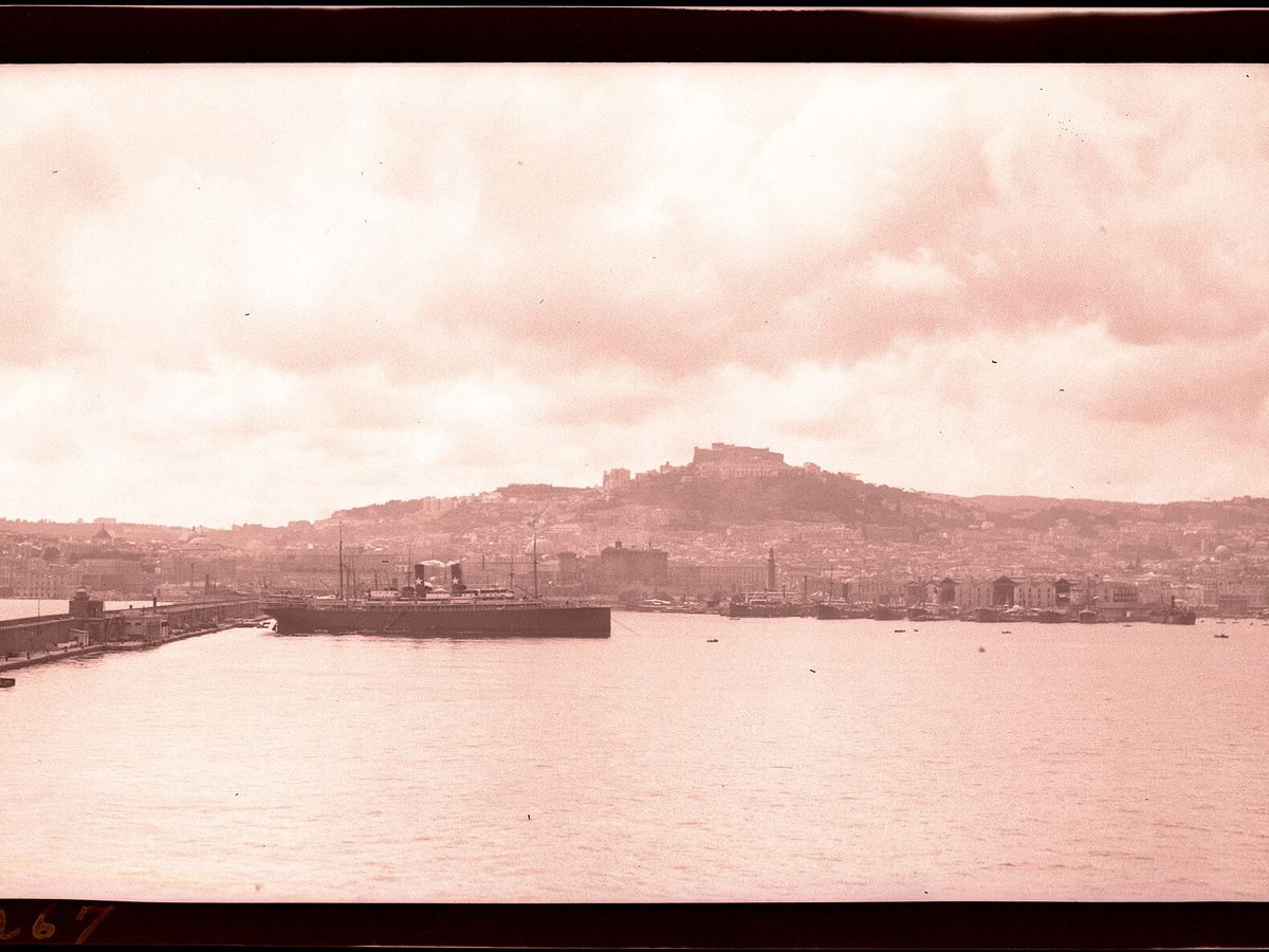 Naples Harbor - DPLA - fb183a24ca0ad95145a4c0891fdc8441