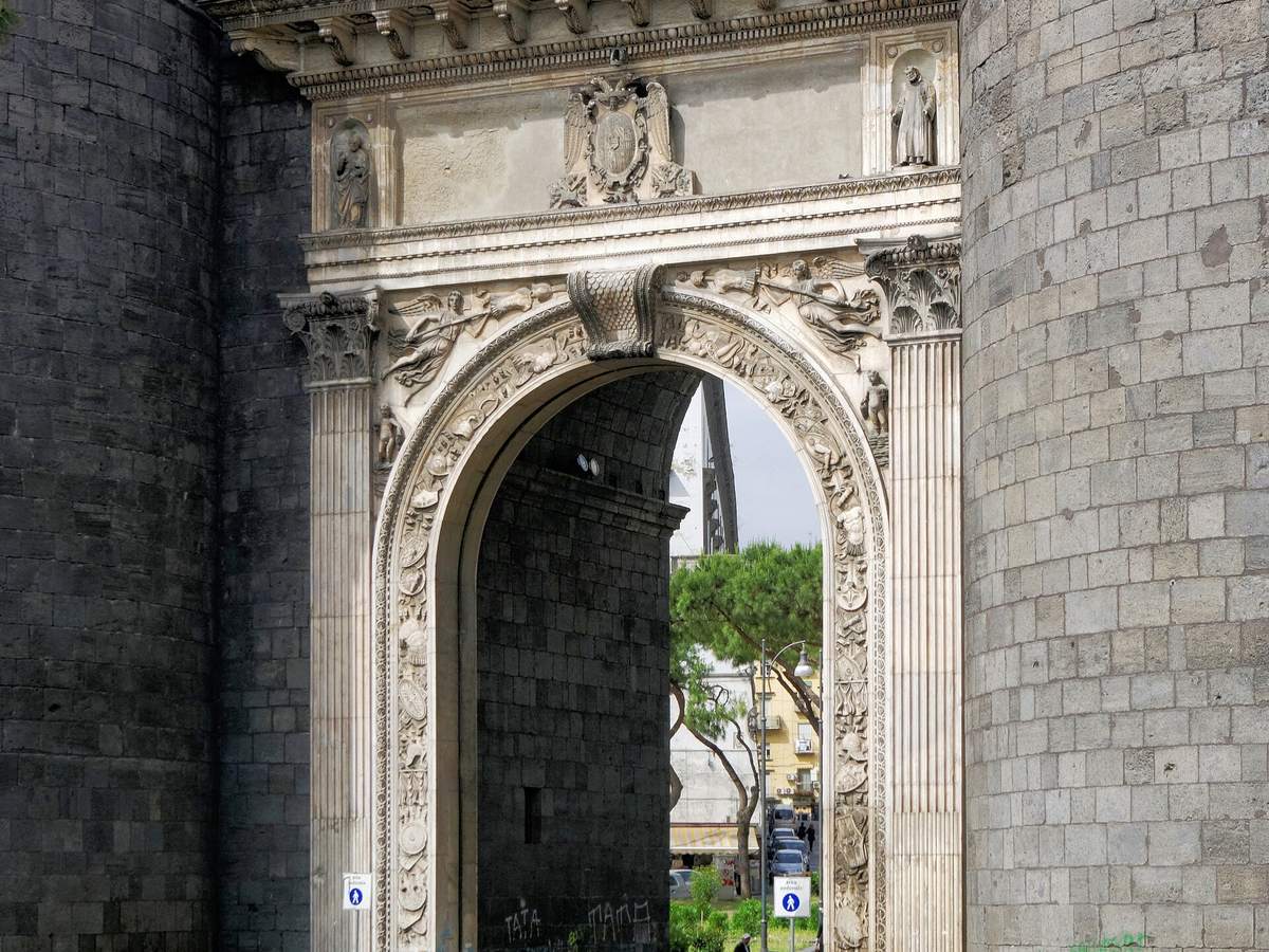 Porta Capuana - Naples 2013-05-16 10-18-55 DxO