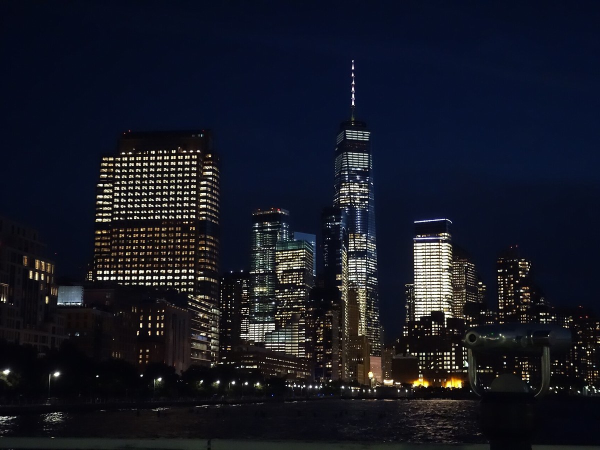 Lower Manhattan skyline viewed from a Hudson River Park pier