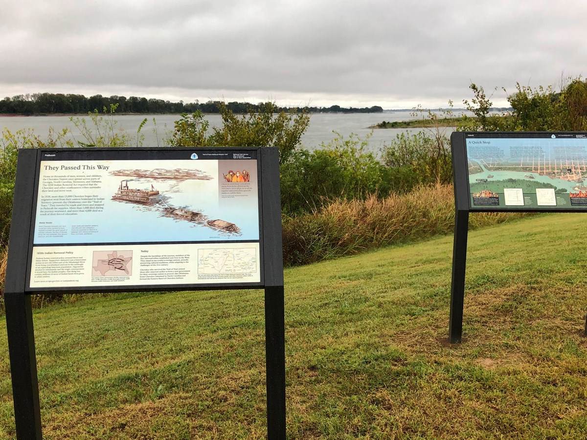 Interpretive waysides overlooking the Ohio River at Paducah