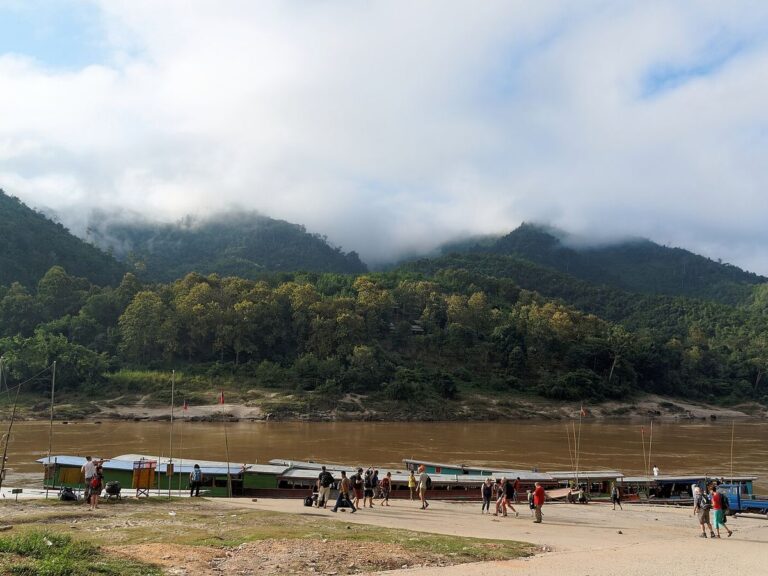 Pak Beng River Cruise Port: Overnight Stop and Landing Guide