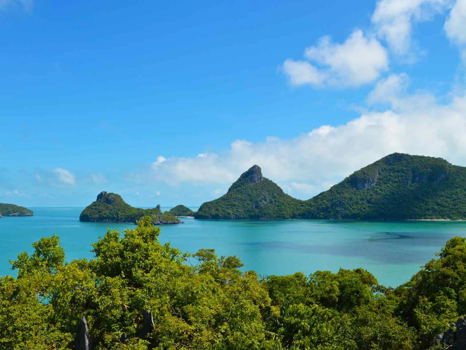 Lush limestone islands and turquoise water near Ko Samui