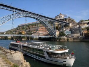 Featured image for Porto River Cruise Port: You Do Not Dock at the Ribeira